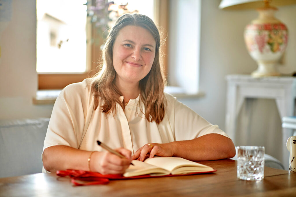 Kathi Baumgartner, freie Rednerin, Sängerin
